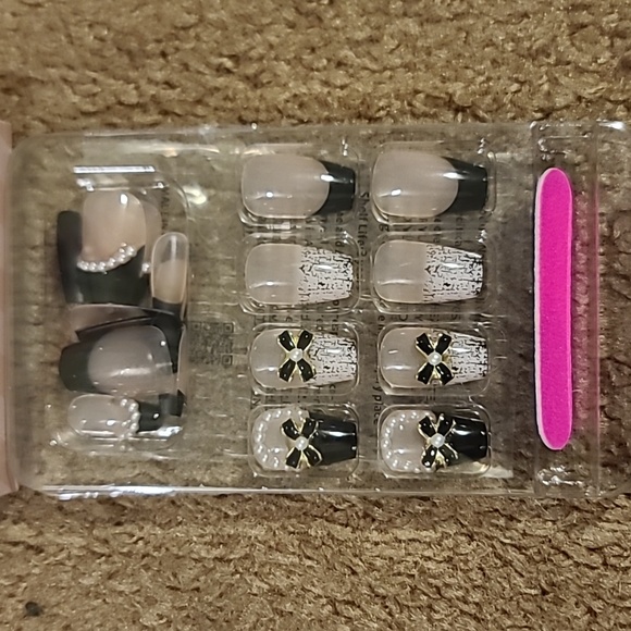 24 pc coffin bow & faux pearl design press on nails - Picture 2 of 4